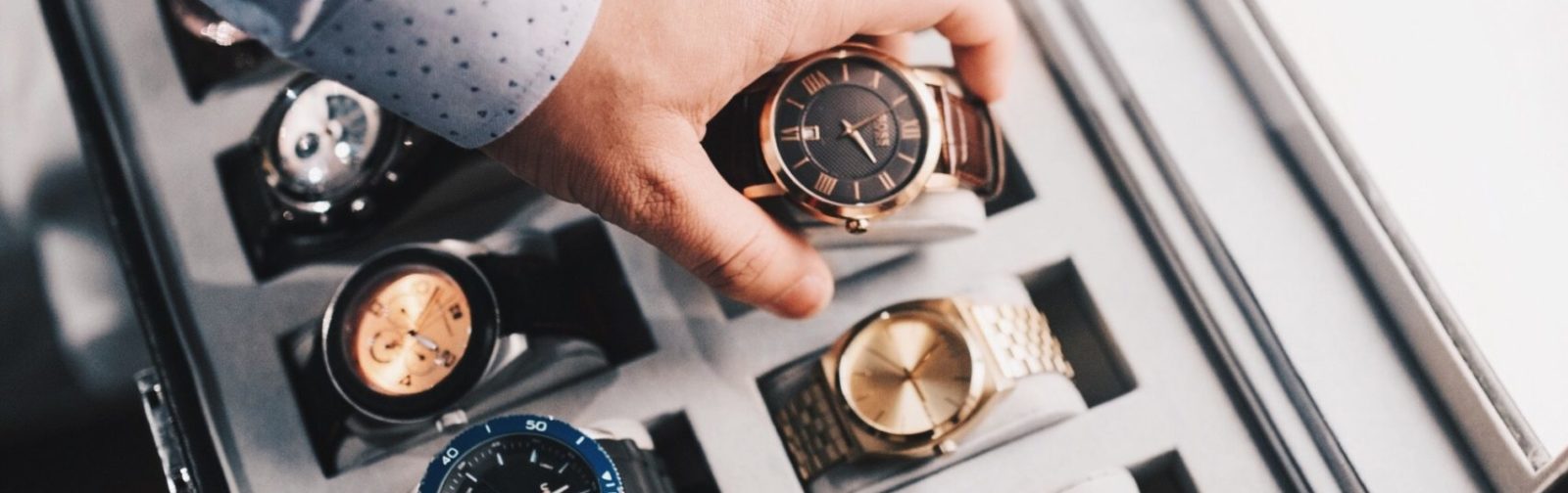 Collection de montres de luxe dans leur écrin